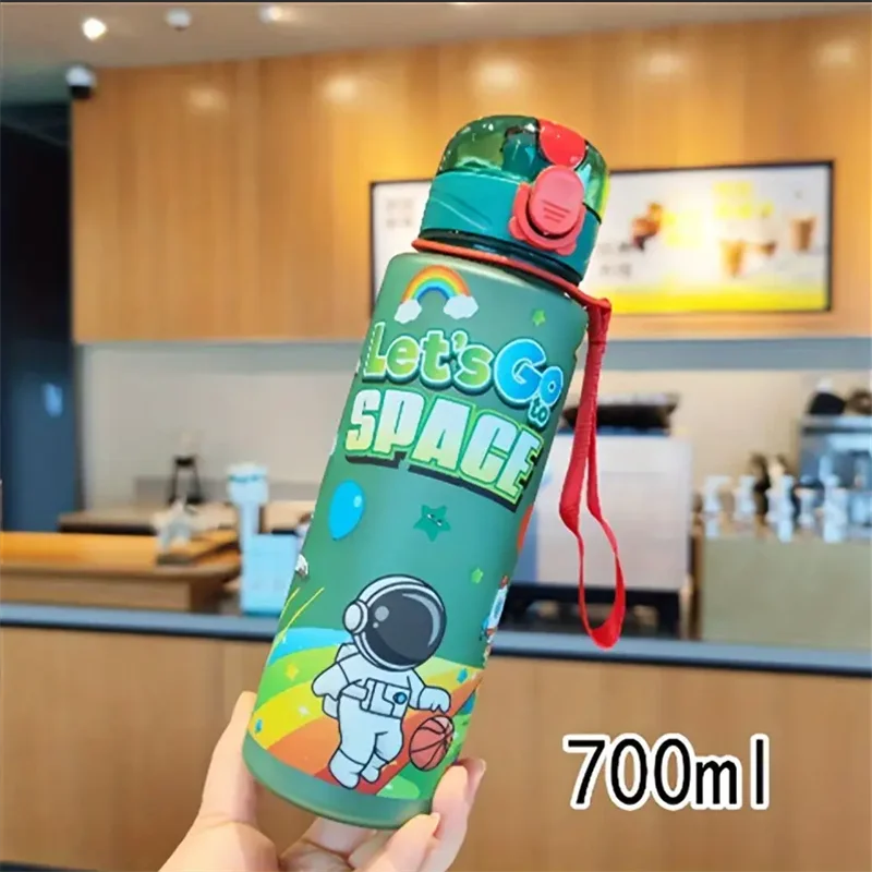 Isolierte Wasserflasche mit kosmischem Astronauten-Motiv, 700 ml, auslaufsicherer Klappdeckel, Tragegurt, tragbar, bezaubernder Aktivitätsbecher, BPA-frei