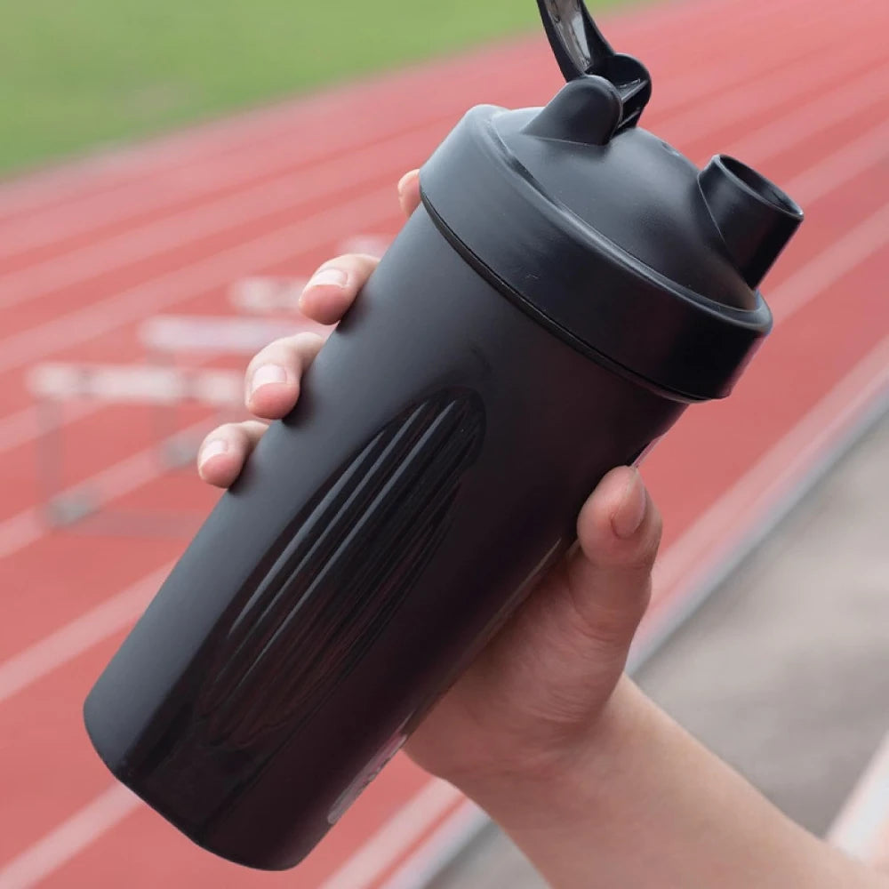 600ml Shaker Bottle 20oz Protein Shaker Plastic Bottle Portable Fitness Bottle for Fitness Enthusiasts Athletes