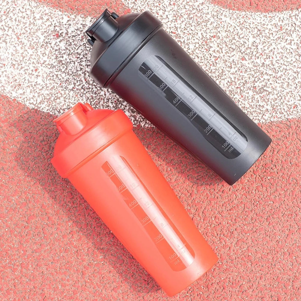 600ml Shaker Bottle 20oz Protein Shaker Plastic Bottle Portable Fitness Bottle for Fitness Enthusiasts Athletes