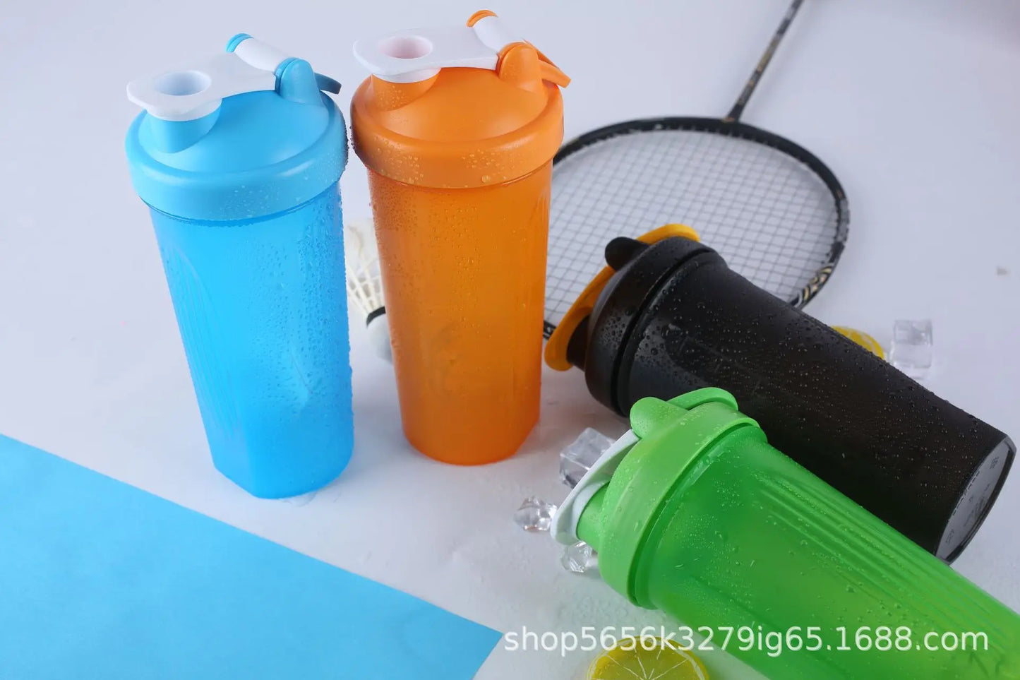 700ml Portable Protein Powder Shaker Bottle Leak Proof Water Bottle for Gym Fitness Training Sport Shaker Mixing Cup with Scale