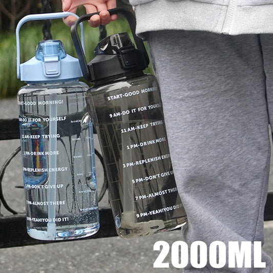 2 Liter Kunststoffkessel Große tragbare Reisewasserflasche mit Strohhalm Sport-Fitnessbecher Hochwertiger großer Fettbecher Erwachsene Universal