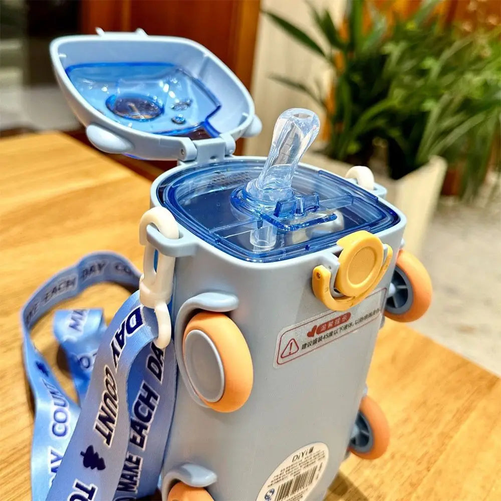 Cartoon Bus Stroh Tasse Niedlich Große Kapazität Im Freien Auto Wasser Tasse Kinder Drinkware Bounce Stroh Wasserkocher