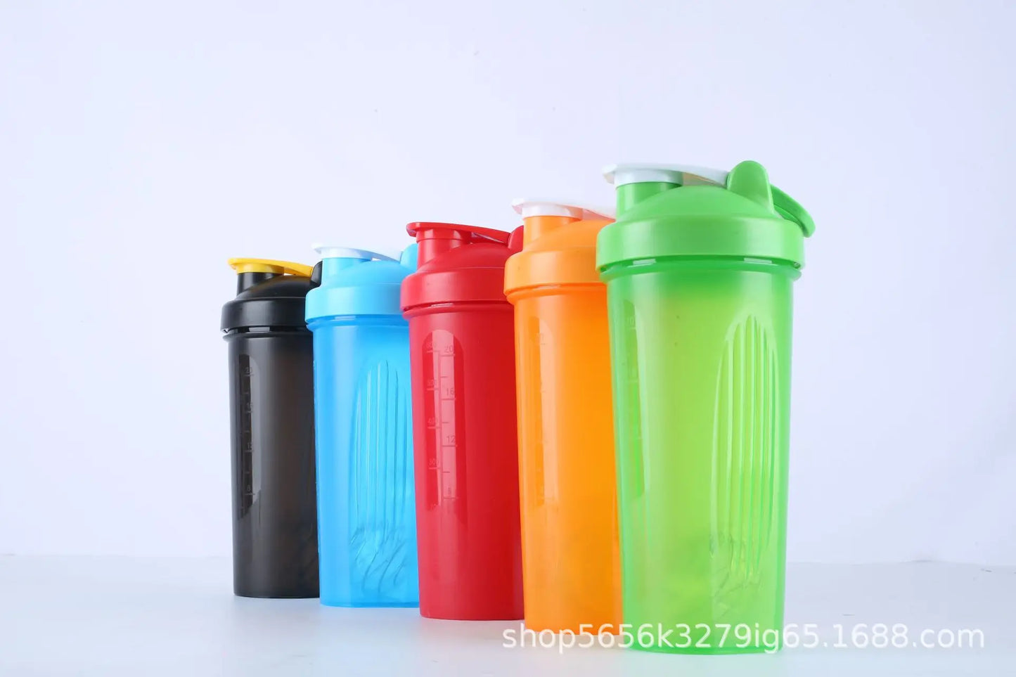 Tragbare Proteinpulver-Shaker-Flasche, 700 ml, auslaufsichere Wasserflasche für Fitnessstudio, Fitnesstraining, Sport-Shaker-Mixbecher mit Skala