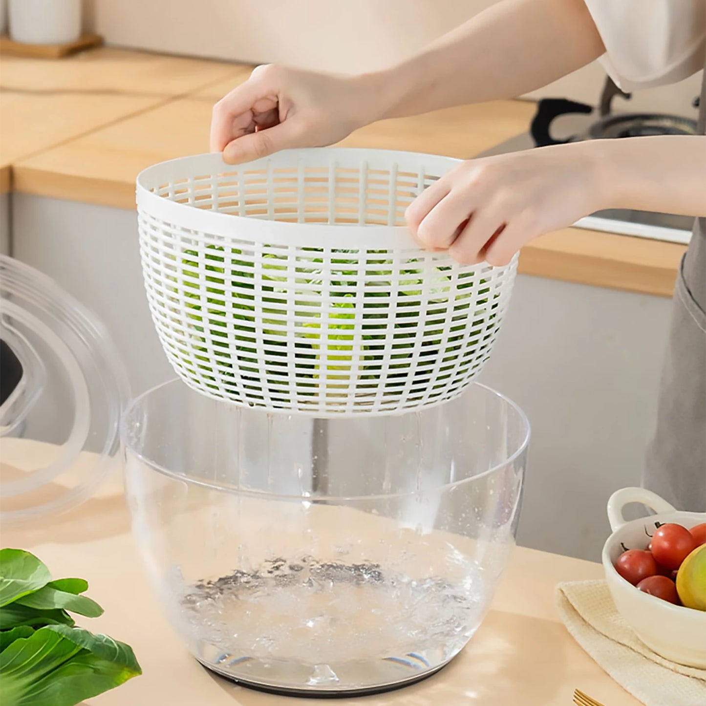 Large 5 Quart Salad Spinner, Quick Spin Salad Dryer with Drain, Easy to Use Salad Maker, Non-Slip Base, Dishwasher Safe (D985)