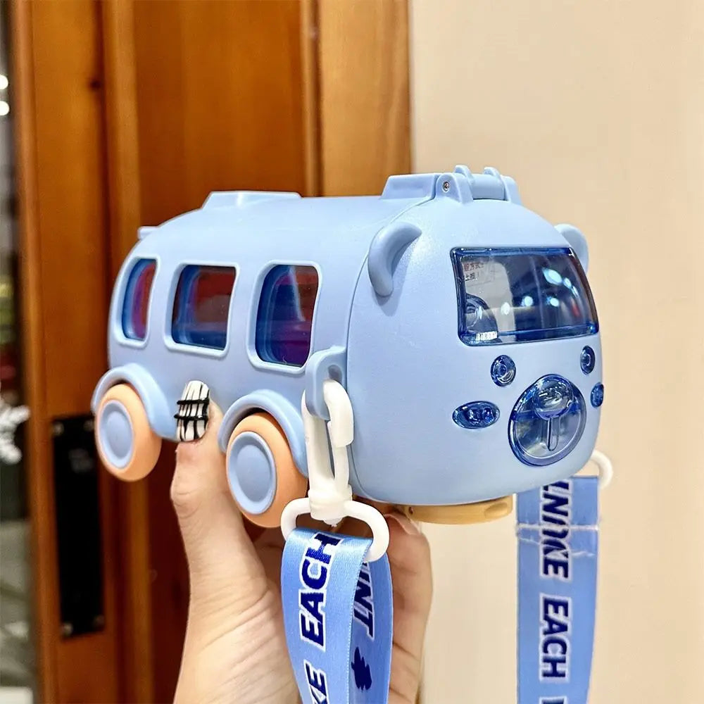 Cartoon Bus Stroh Tasse Niedlich Große Kapazität Im Freien Auto Wasser Tasse Kinder Drinkware Bounce Stroh Wasserkocher