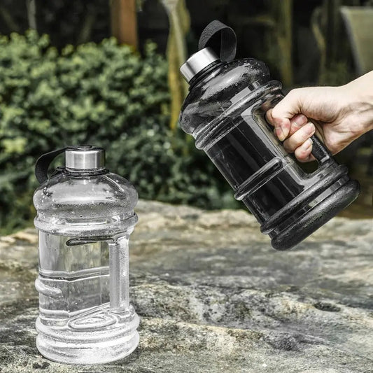 2L PETG Wasserflasche mit großem Fassungsvermögen, Trainings-, Sport- und Workout-Trinkflasche, Shaker-Flasche mit Griff, Gallonenflasche für das Fitnessstudio im Freien